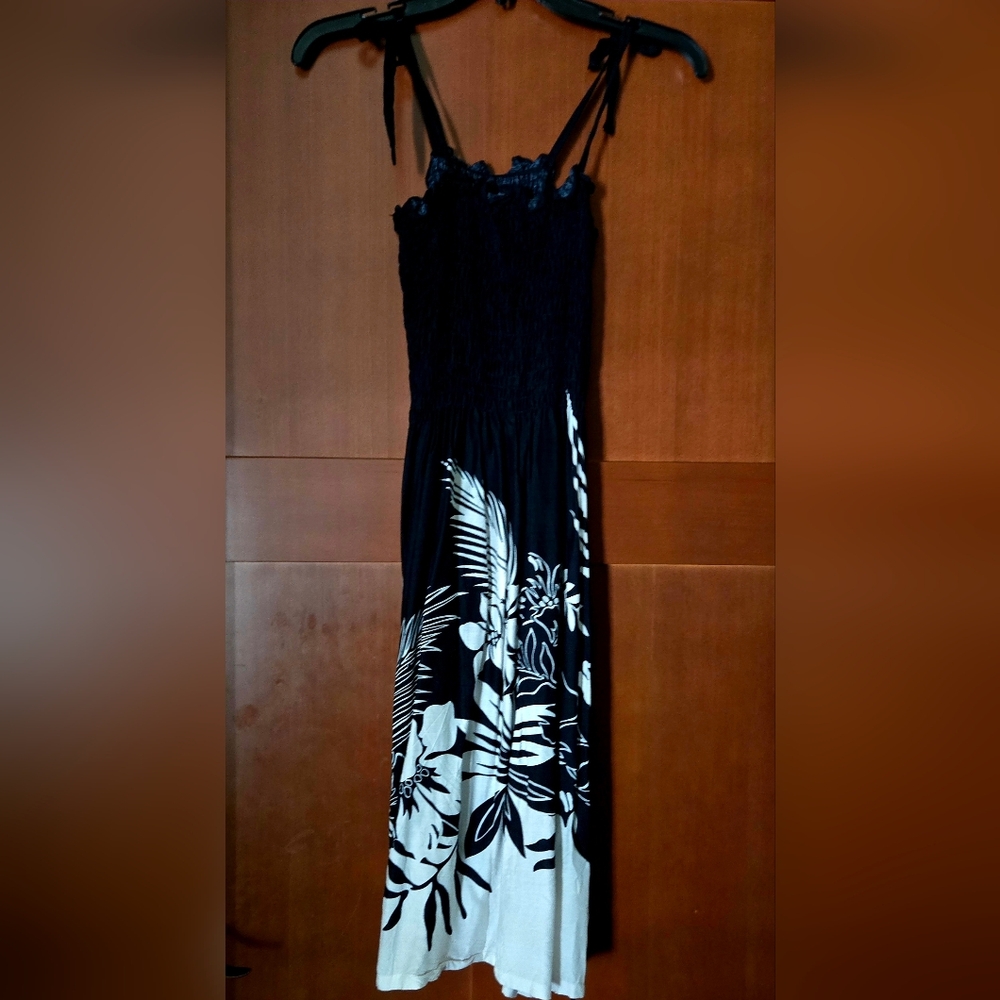 Vintage Elegant Dark Blue and White Floral Dress From Hawaii